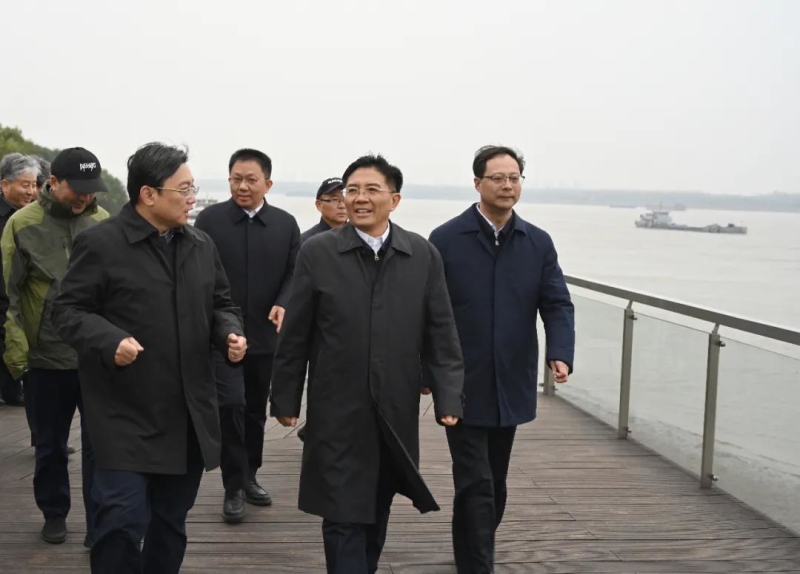 生態(tài)環(huán)境部黨組書記孫金龍赴江蘇調(diào)研長江大保護